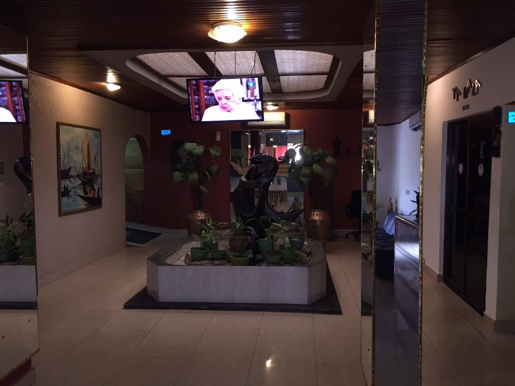 Sir Max Hotel Кумаси Экстерьер фото